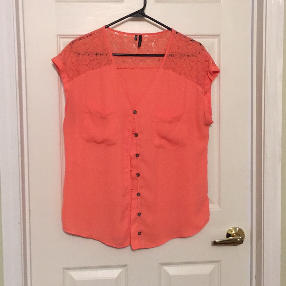 Blouse with crotchet detail